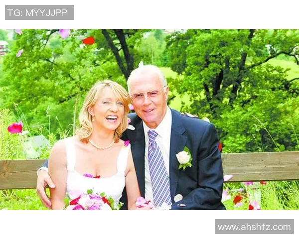 足球明星早年当爸的故事与成长历程揭秘，如何平衡家庭与职业生涯